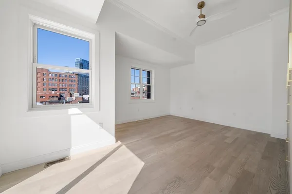 $2,950,000 | 51 North Margin Street, Unit 4, Boston, MA 02113
