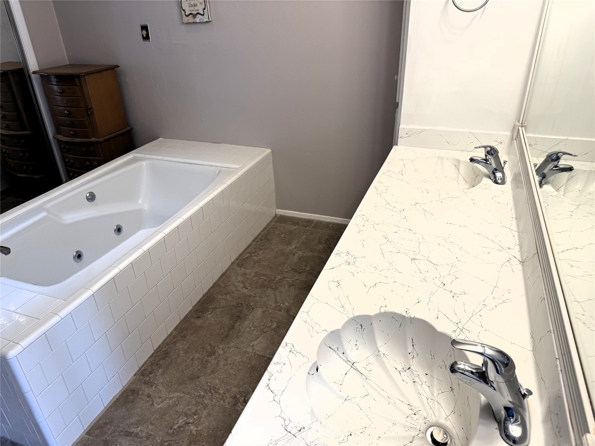 62 Evanston Street, Unit 2/5 Houston, TX 77015 - Photo 13 of 24 a bathroom with a tub