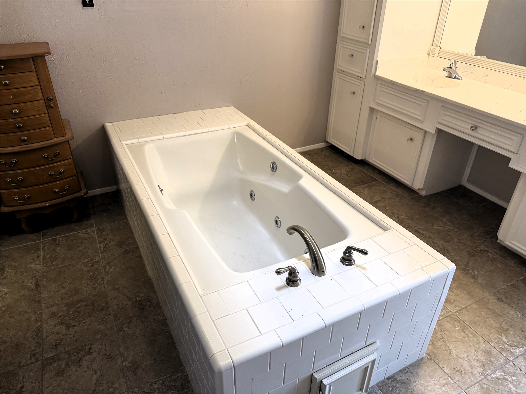 62 Evanston Street, Unit 2/5 Houston, TX 77015 - Photo 14 of 24 a bathroom with a tub and sink