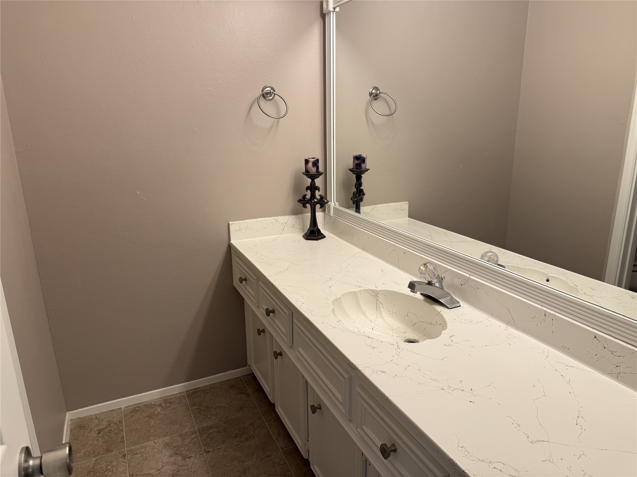 62 Evanston Street, Unit 2/5 Houston, TX 77015 - Photo 19 of 24 a bathroom with a sink and vanity