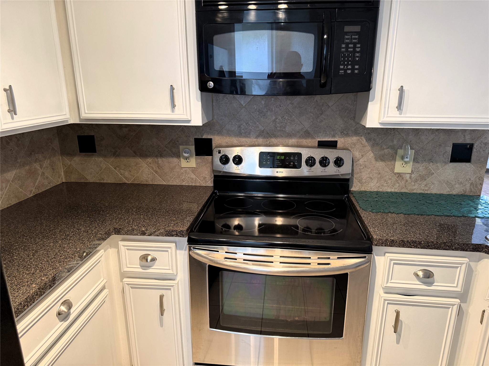 62 Evanston Street, Unit 2/5 Houston, TX 77015 - Photo 5 of 24 a stove top oven sitting inside of a kitchen