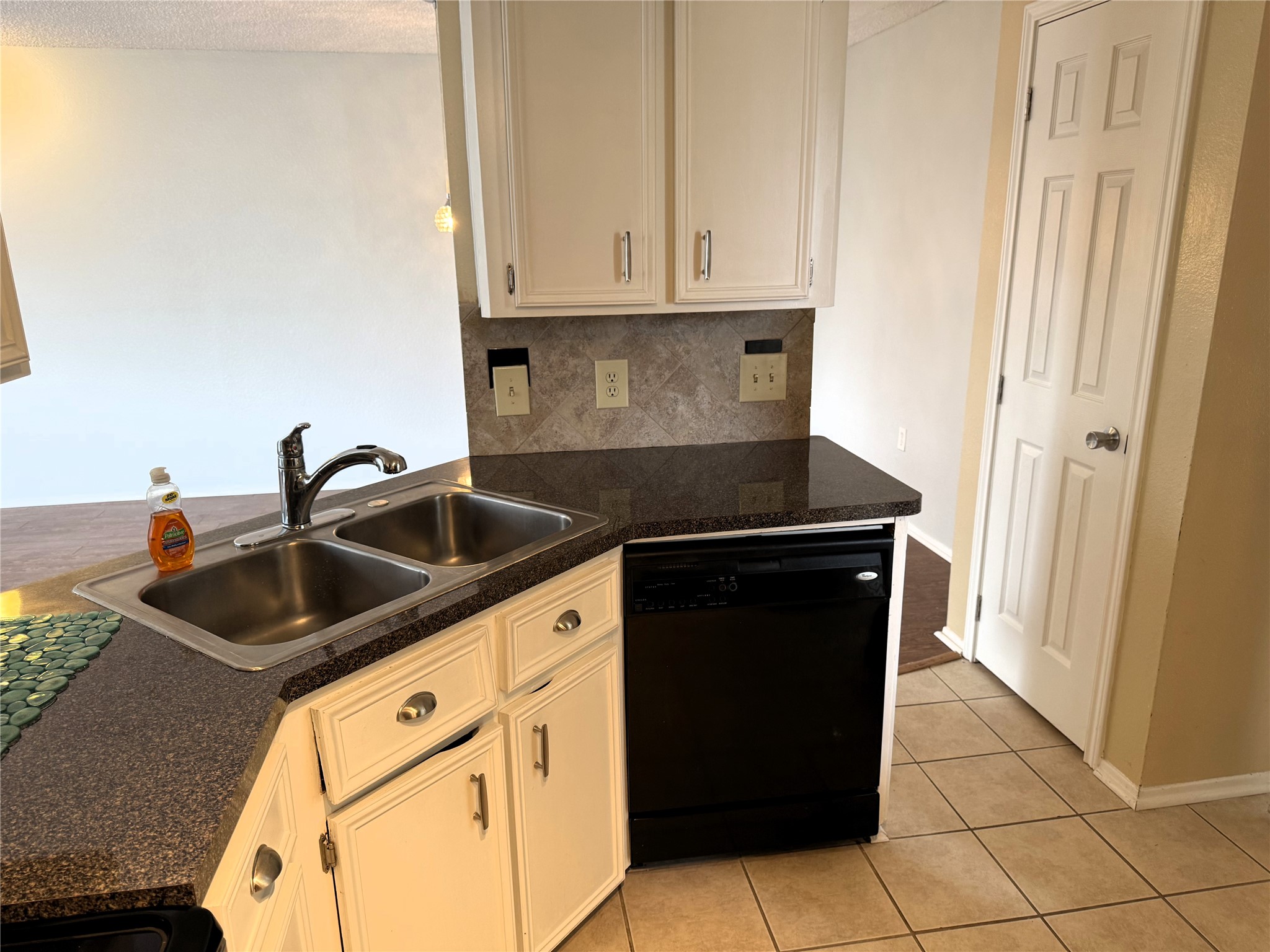 62 Evanston Street, Unit 2/5 Houston, TX 77015 - Photo 7 of 24 a kitchen with granite countertop white cabinets and black appliances