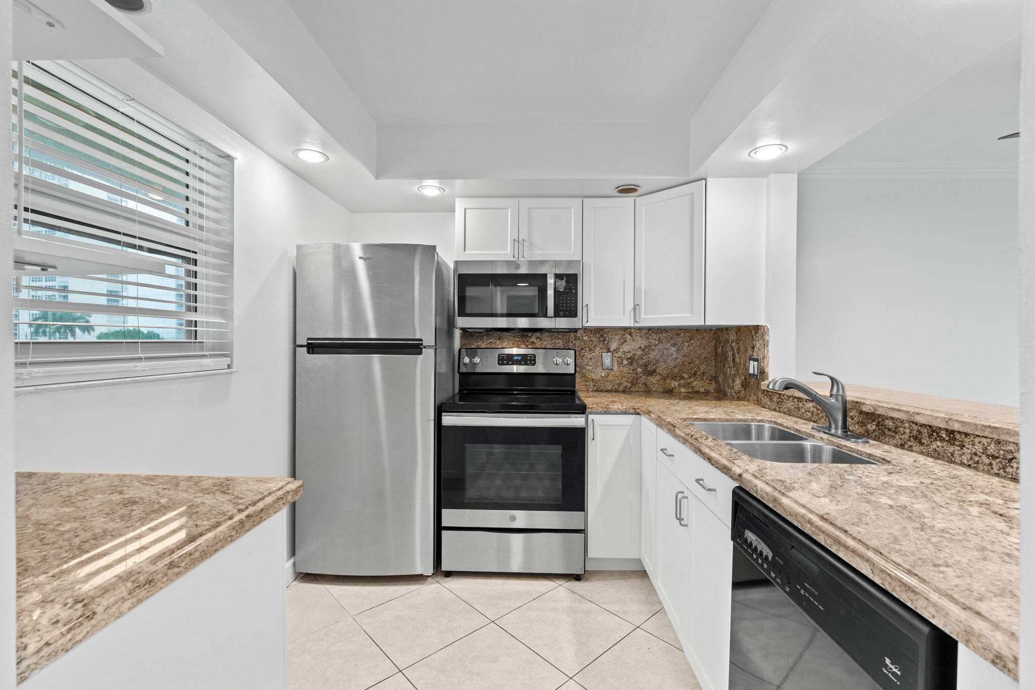 2929 South Ocean Boulevard, Unit 3150 Boca Raton, FL 33432 - Photo 9 of 49 Kitchen