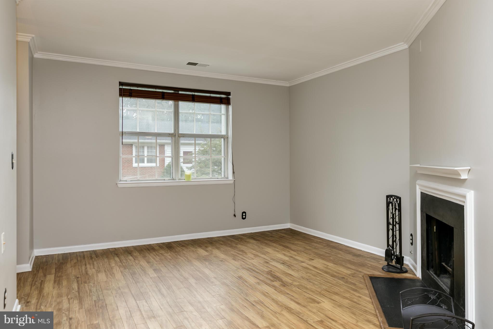 4637 28th Road South, Unit B Arlington, VA 22206 - Photo 11 of 23 Living Room