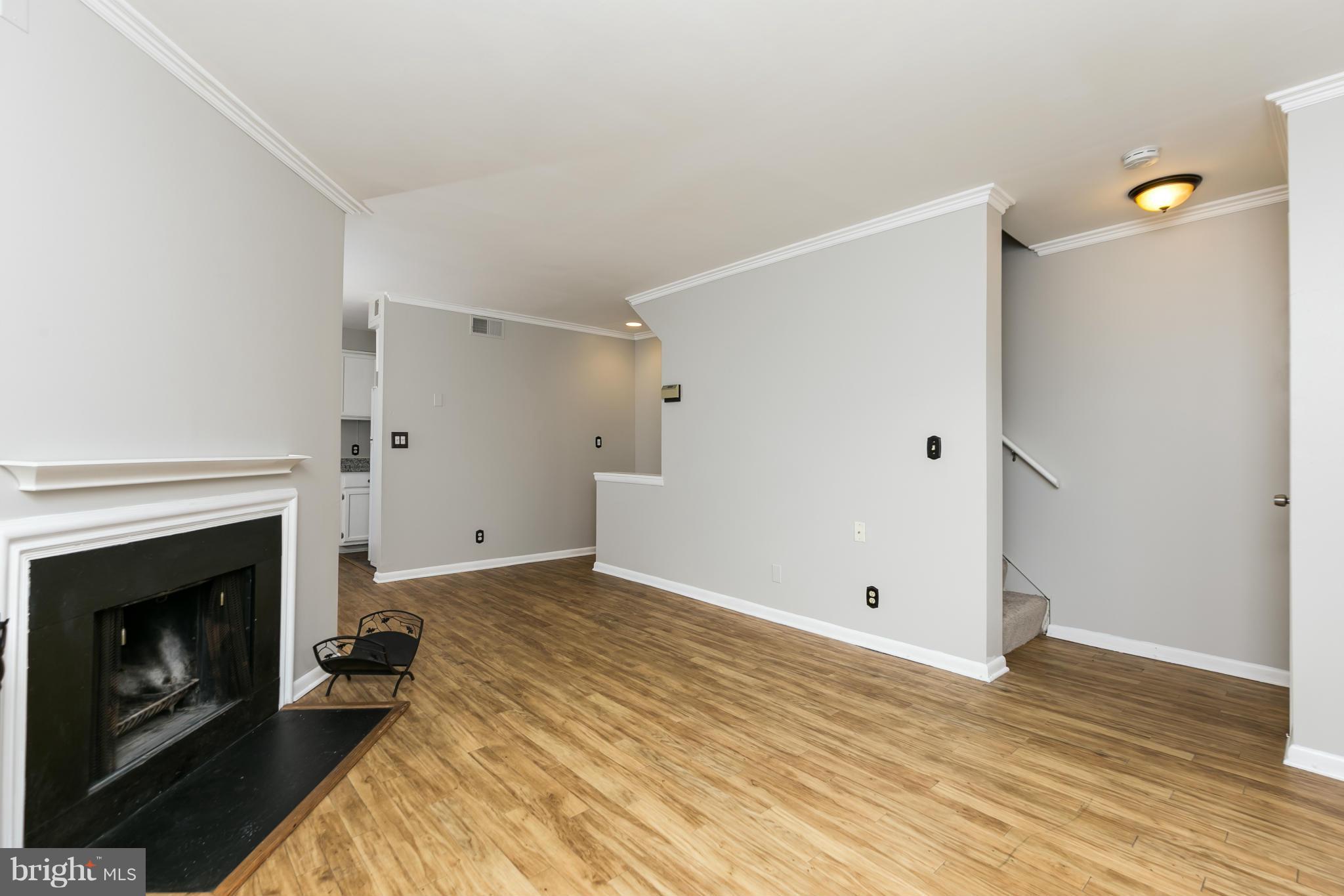 4637 28th Road South, Unit B Arlington, VA 22206 - Photo 12 of 23 Living Room
