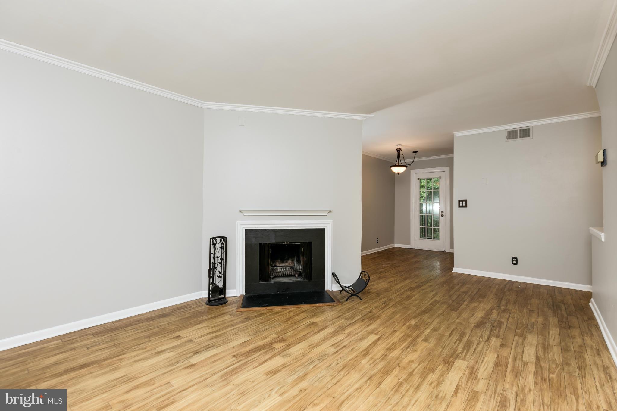 4637 28th Road South, Unit B Arlington, VA 22206 - Photo 13 of 23 Living Room