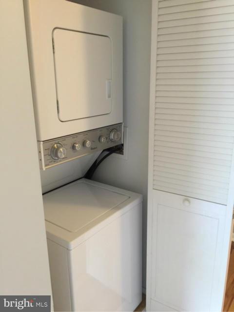 4637 28th Road South, Unit B Arlington, VA 22206 - Photo 21 of 23 Washer/Dryer