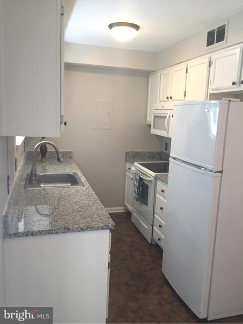 4637 28th Road South, Unit B Arlington, VA 22206 - Photo 7 of 23 Kitchen