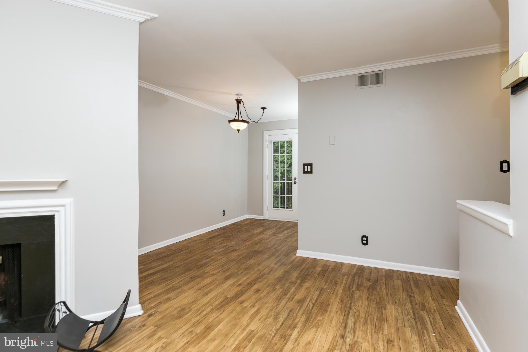 4637 28th Road South, Unit B Arlington, VA 22206 - Photo 10 of 23 Living Room