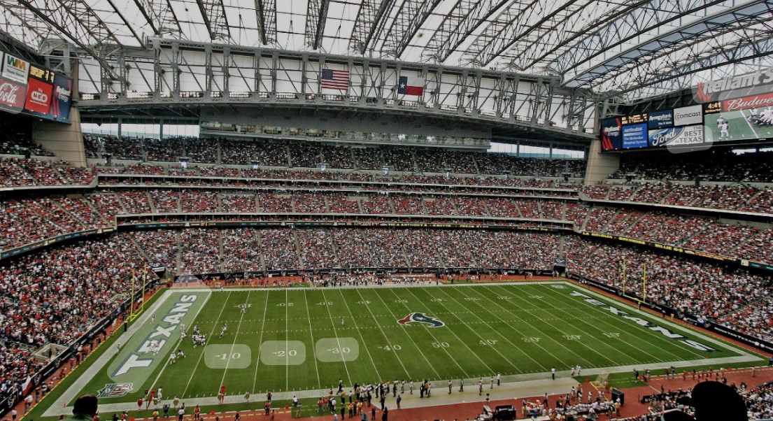 2010 St Charles Street Houston, TX 77003 - Photo 39 of 44 a view of a backyard with a outdoor space
