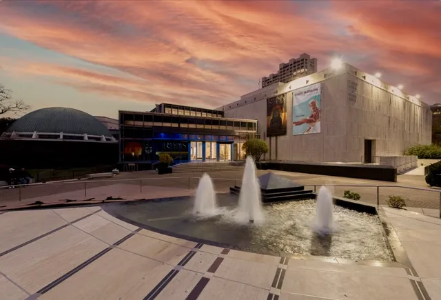 a view of an outdoor space