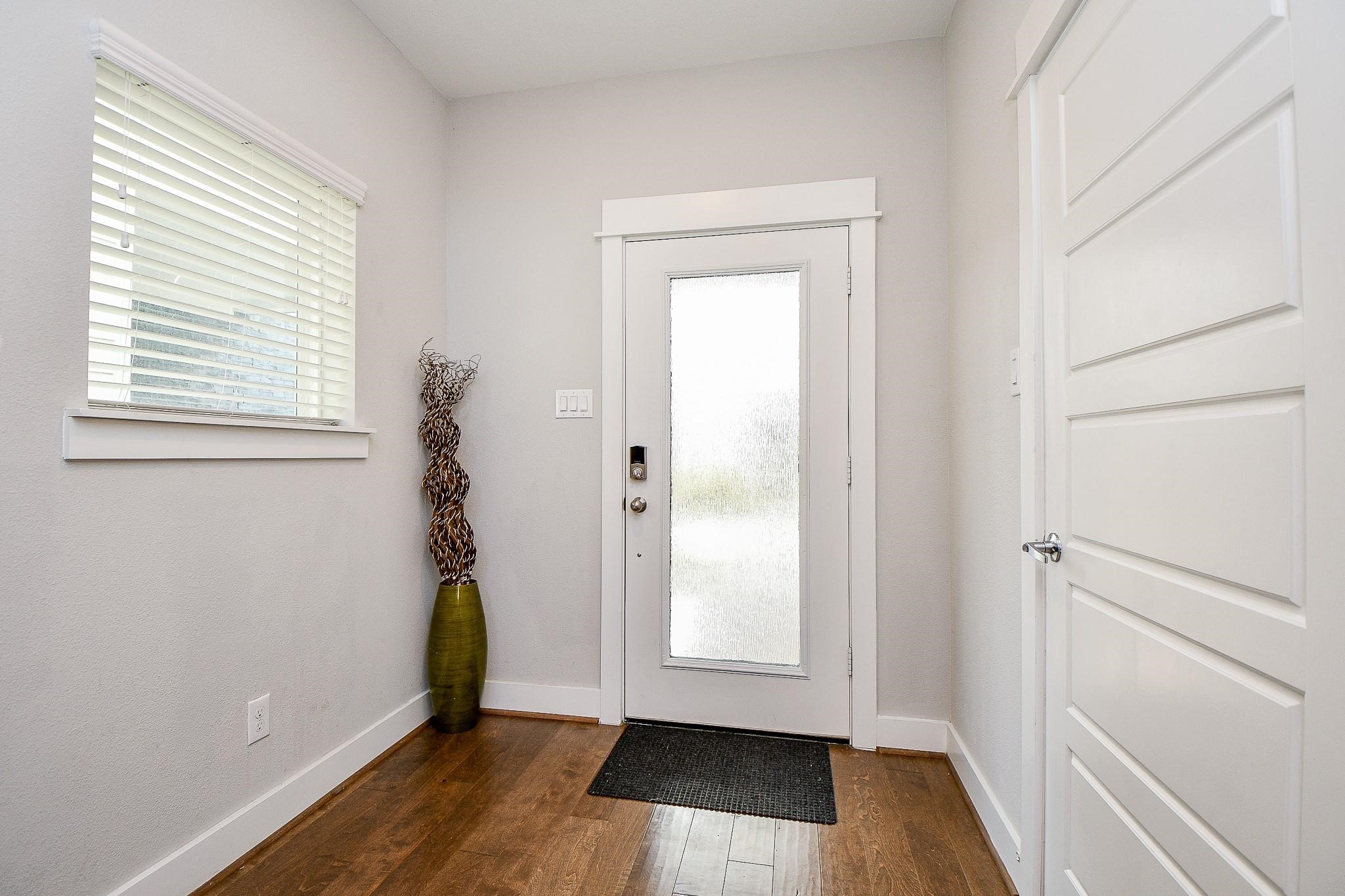 2010 St Charles Street Houston, TX 77003 - Photo 4 of 44 a view of an entryway with wooden floor and a window