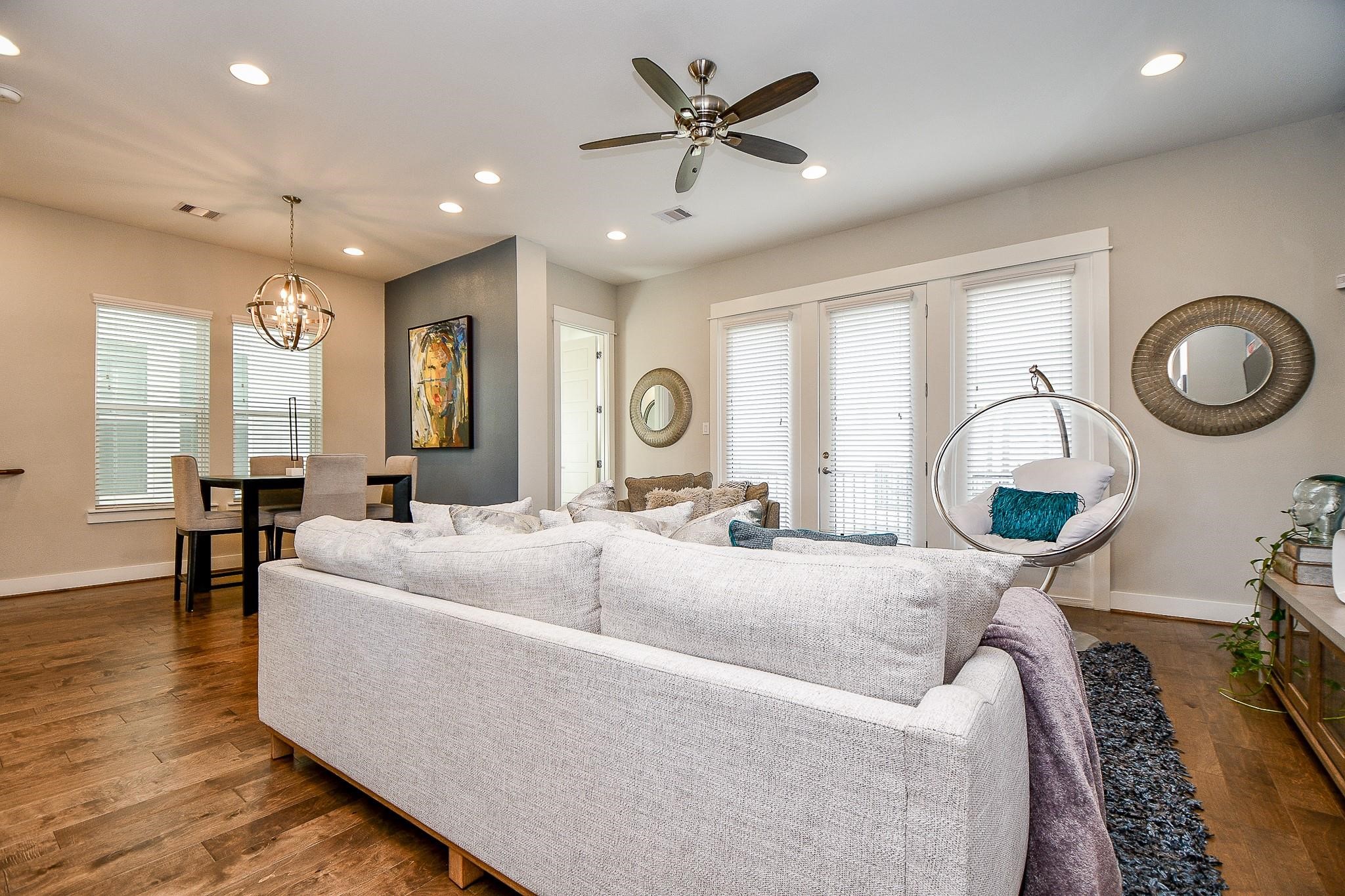 2010 St Charles Street Houston, TX 77003 - Photo 8 of 44 a living room with furniture a clock and a chandelier
