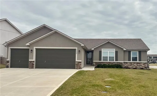 $465,000 | 19625 West 197th Street, Spring Hill, KS 66083