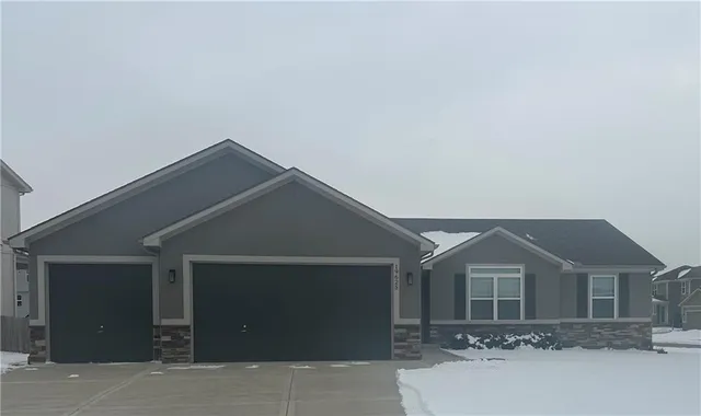 $490,000 | 19625 West 197th Street, Spring Hill, KS 66083