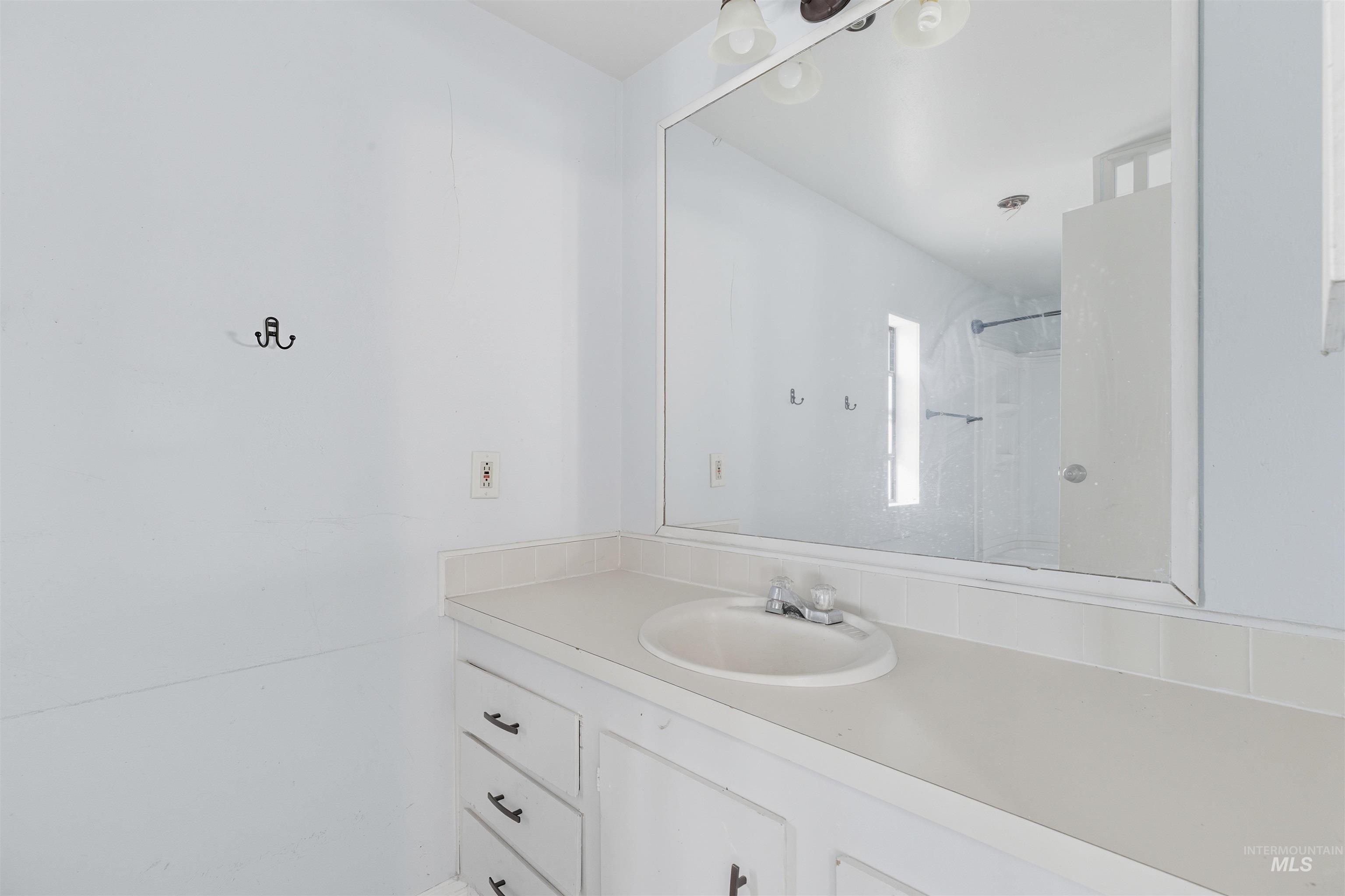 609 North Almon Street, Unit 2003 Moscow, ID 83843 - Photo 13 of 18 Bathroom featuring vanity and a shower