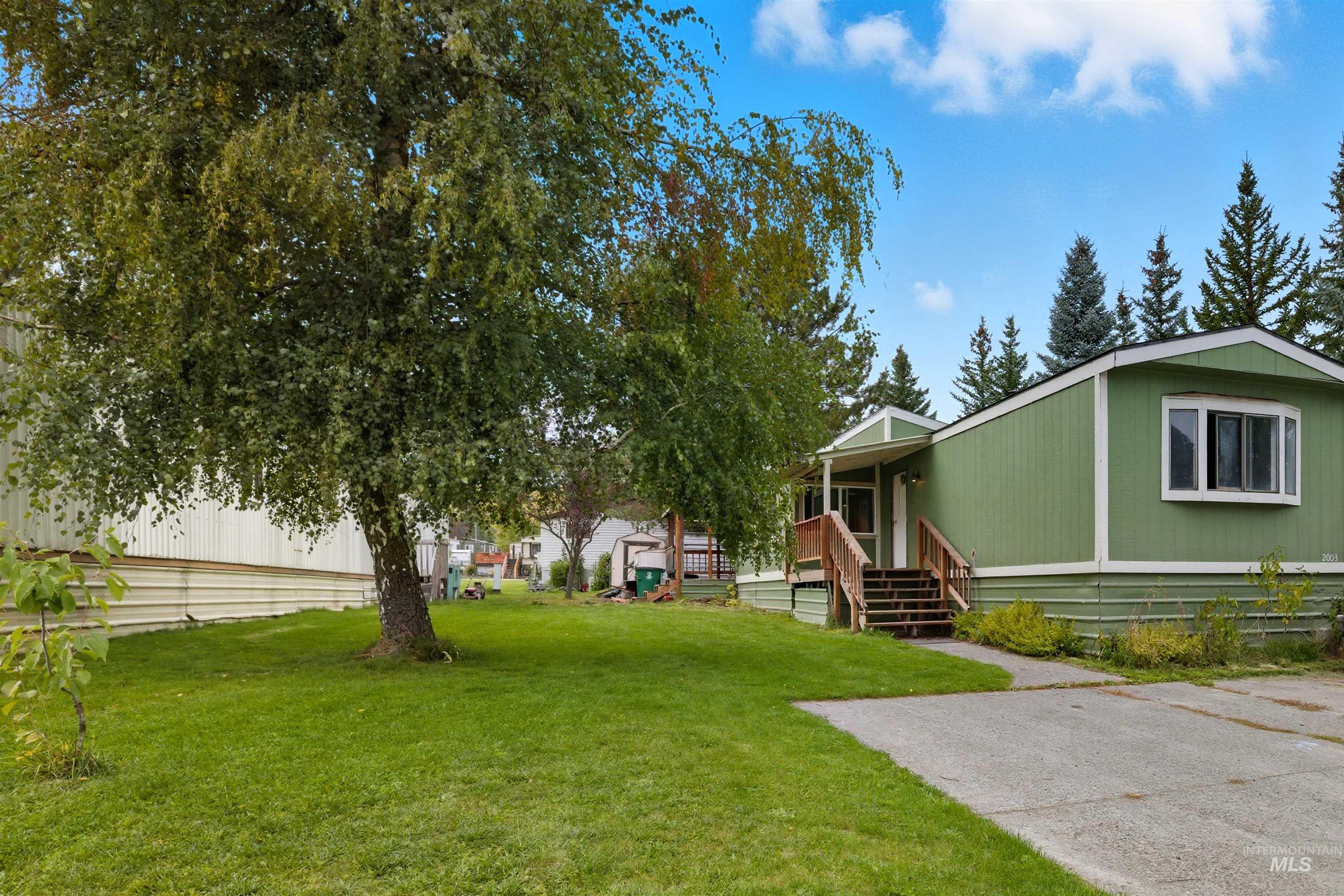 609 North Almon Street, Unit 2003 Moscow, ID 83843 - Photo 15 of 18 View of green lawn