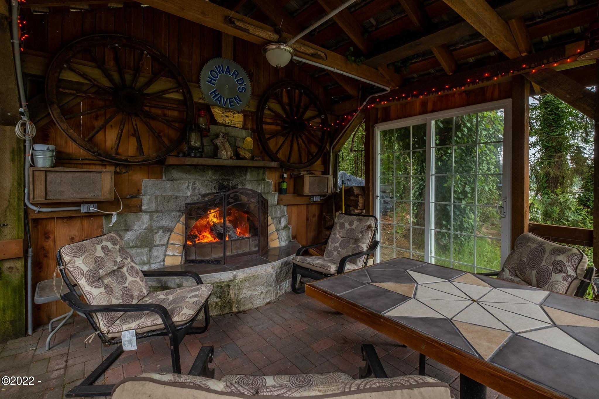 1134 Southeast River Road Toledo, OR 97391 - Photo 63 of 87 Gazebo room