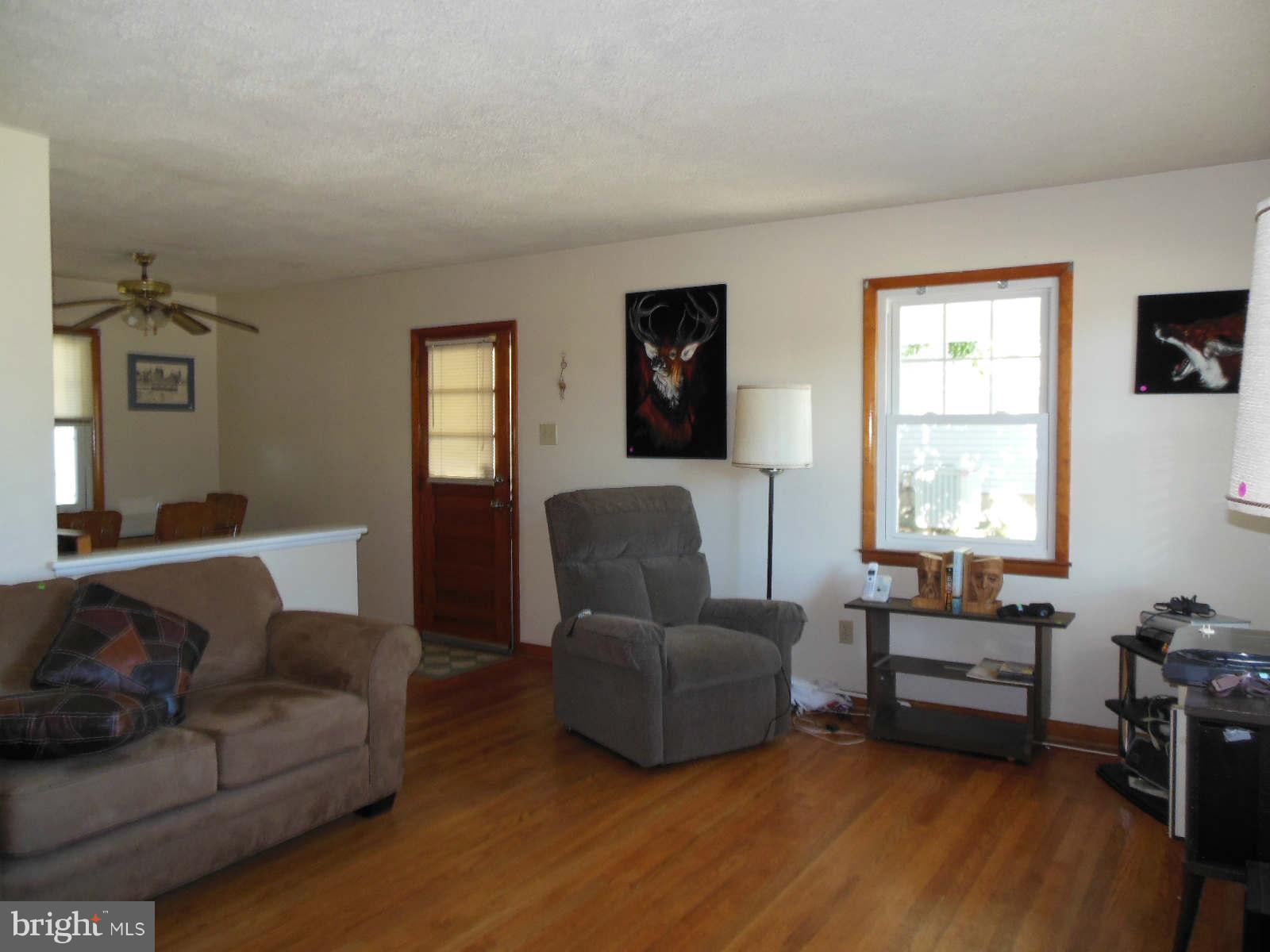 8470 Miramar Road Pasadena, MD 21122 - Photo 2 of 12 Living Room
