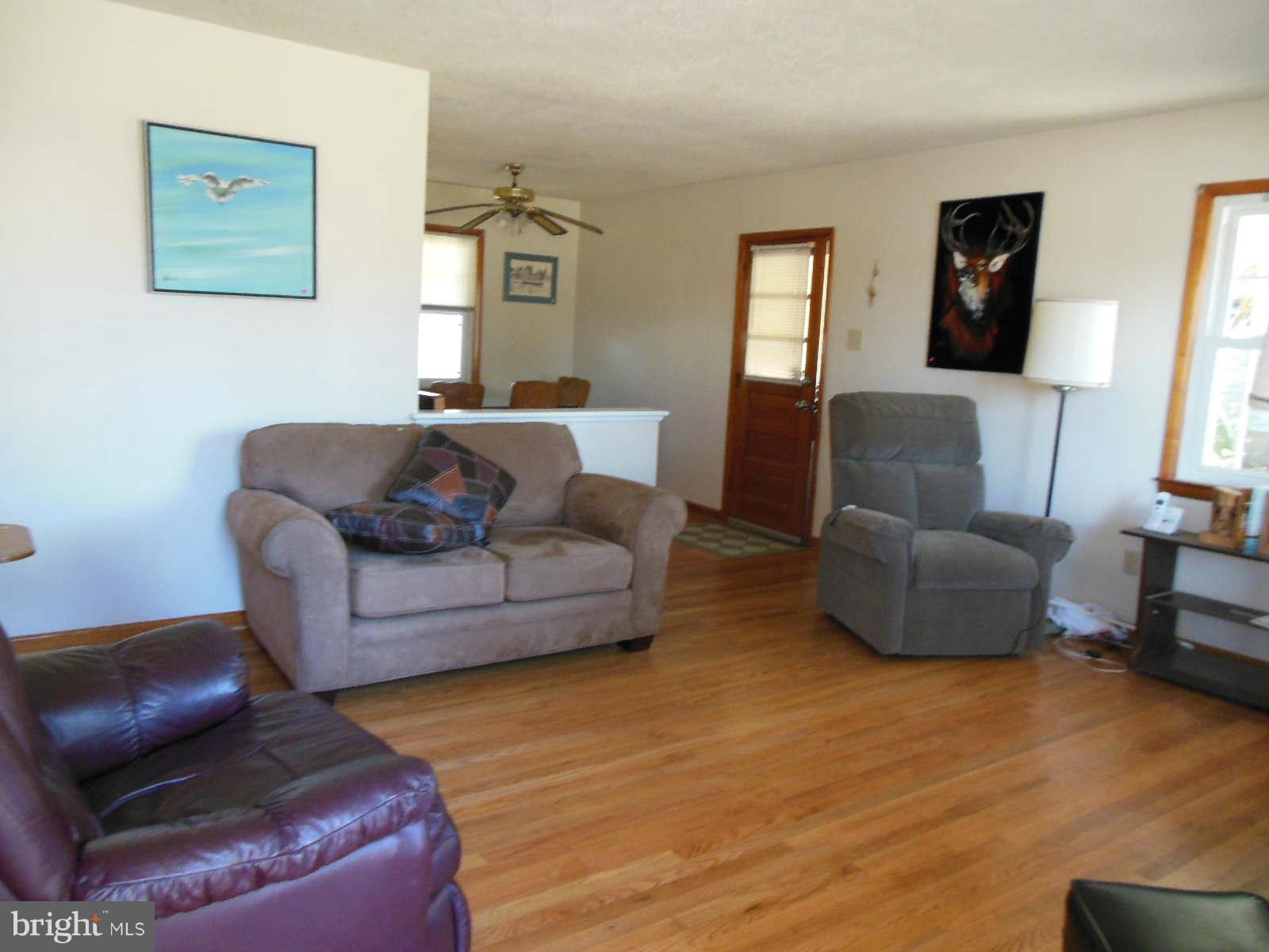 8470 Miramar Road Pasadena, MD 21122 - Photo 3 of 12 Living Room