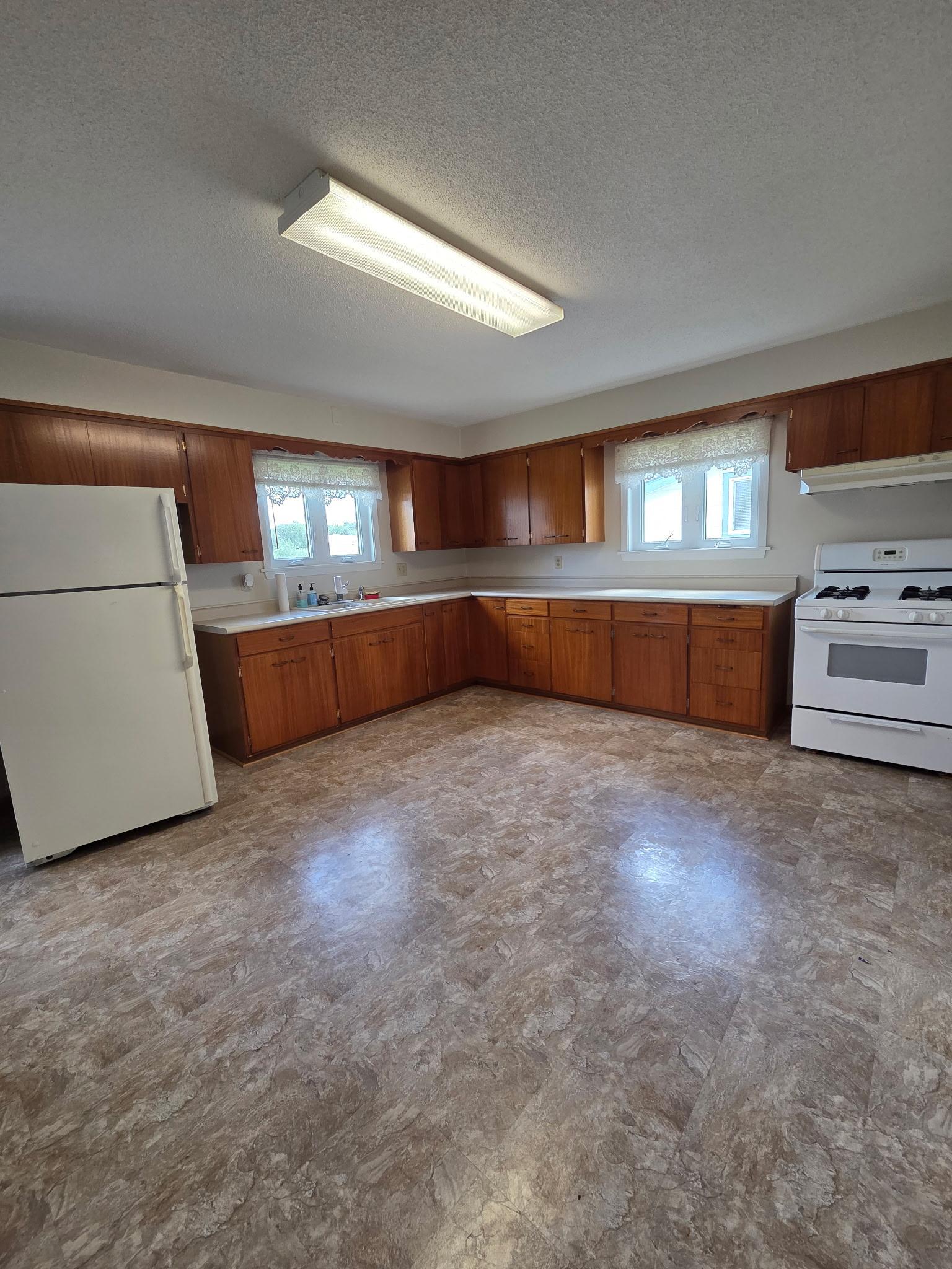 225 Lincoln Avenue Crookston, MN 56716 - Photo 4 of 14