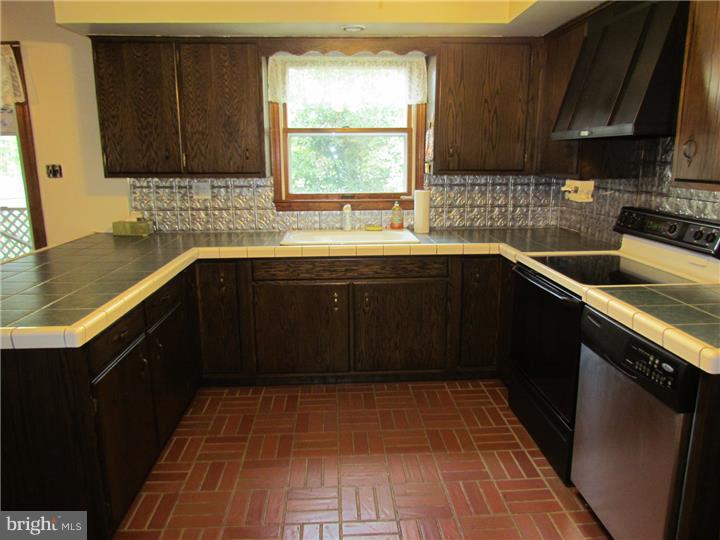953 Sweetbriar Road Perkasie, PA 18944 - Photo 2 of 25