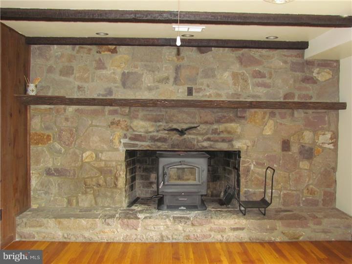 953 Sweetbriar Road Perkasie, PA 18944 - Photo 5 of 25