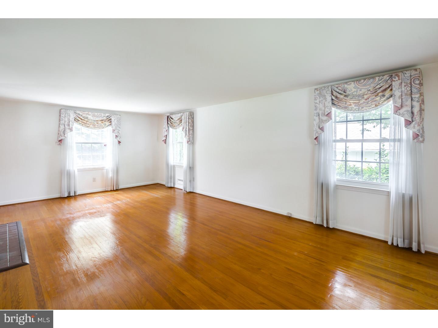 121 Farmington Road Cherry Hill, NJ 08034 - Photo 3 of 25 Gallery Image 3