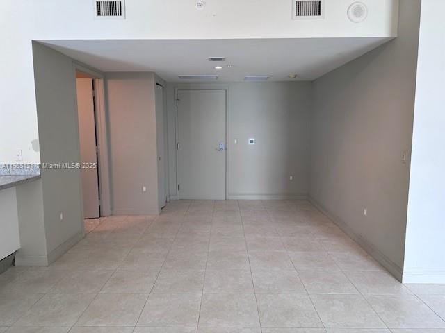 185 Southwest 7th Street, Unit 2300 Miami, FL 33130 - Photo 7 of 9 a view of an empty room