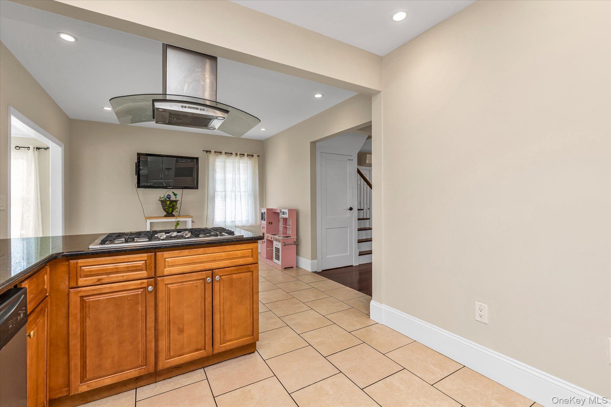 3080 Roxbury Road Oceanside, NY 11572 - Photo 11 of 21