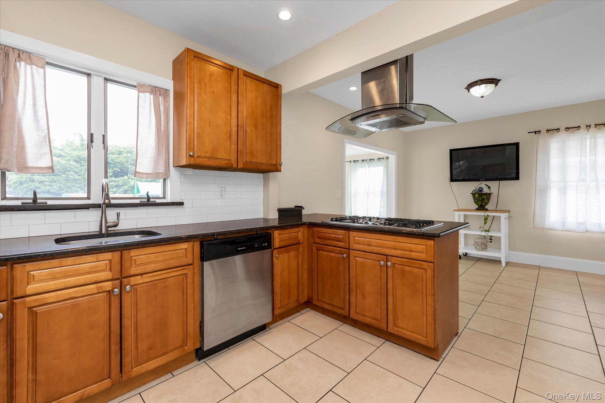 3080 Roxbury Road Oceanside, NY 11572 - Photo 10 of 21