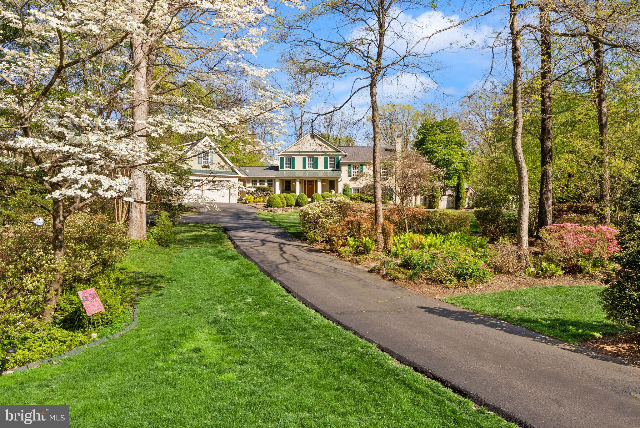 11809 Wayland Street Oakton, VA 22124 - Photo 3 of 97 Stunning long driveway