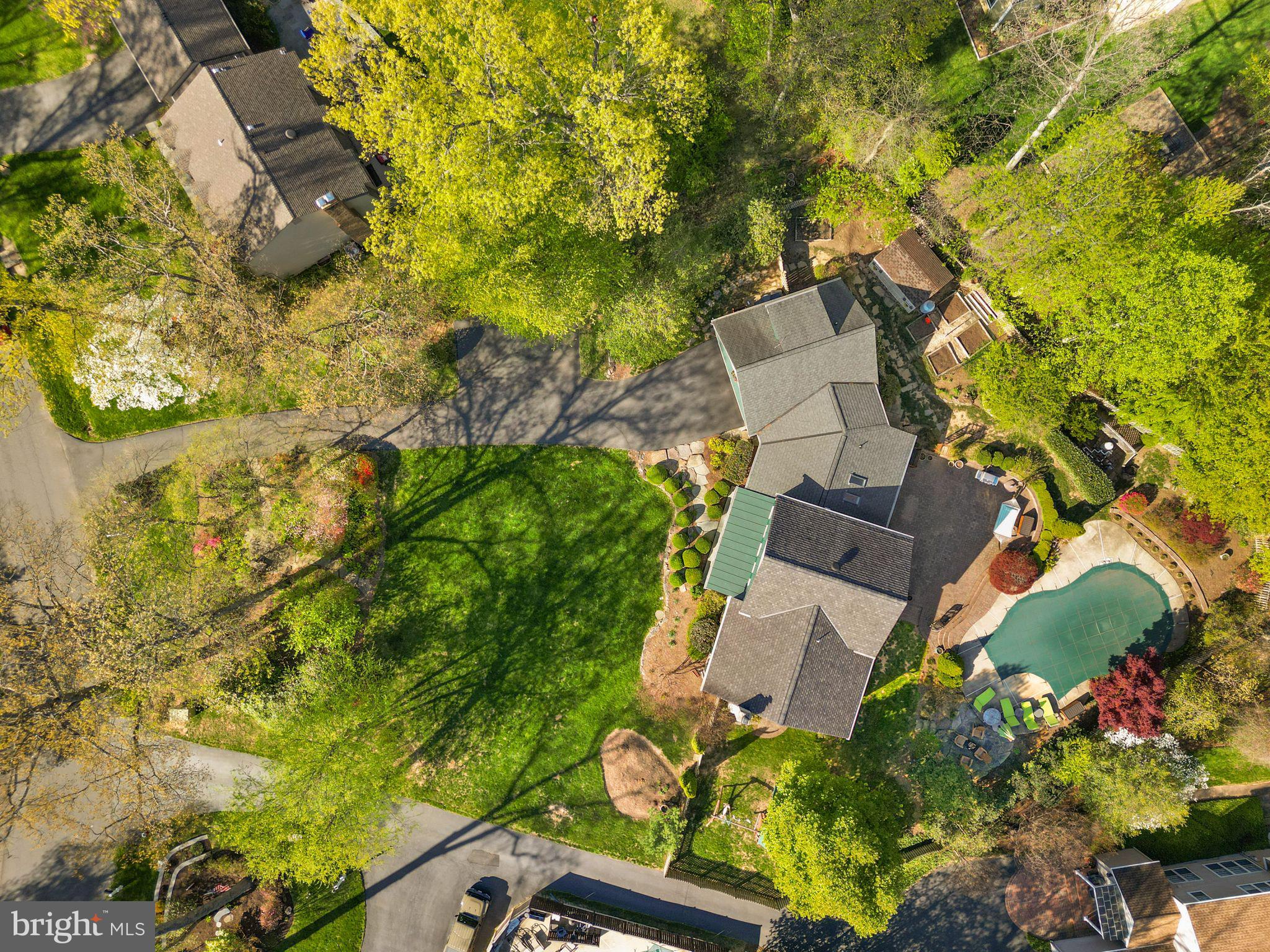 11809 Wayland Street Oakton, VA 22124 - Photo 87 of 97 an aerial view of a house with a yard