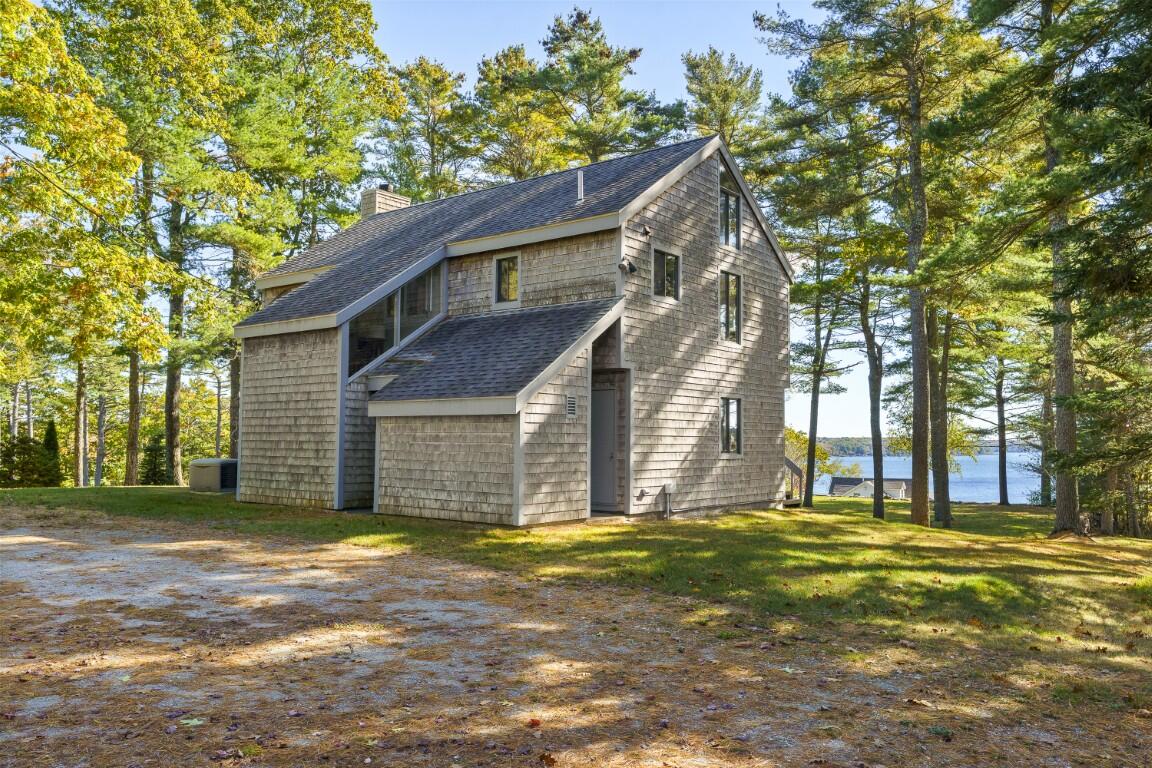 9 Hillside Road Boothbay Harbor, ME 04538 - Photo 1 of 4 1.