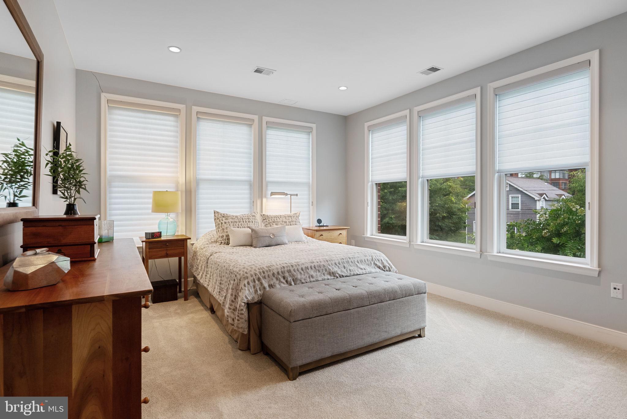 1418 North Rhodes Street, Unit B423 Arlington, VA 22209 - Photo 15 of 36 Expansive primary bedroom
