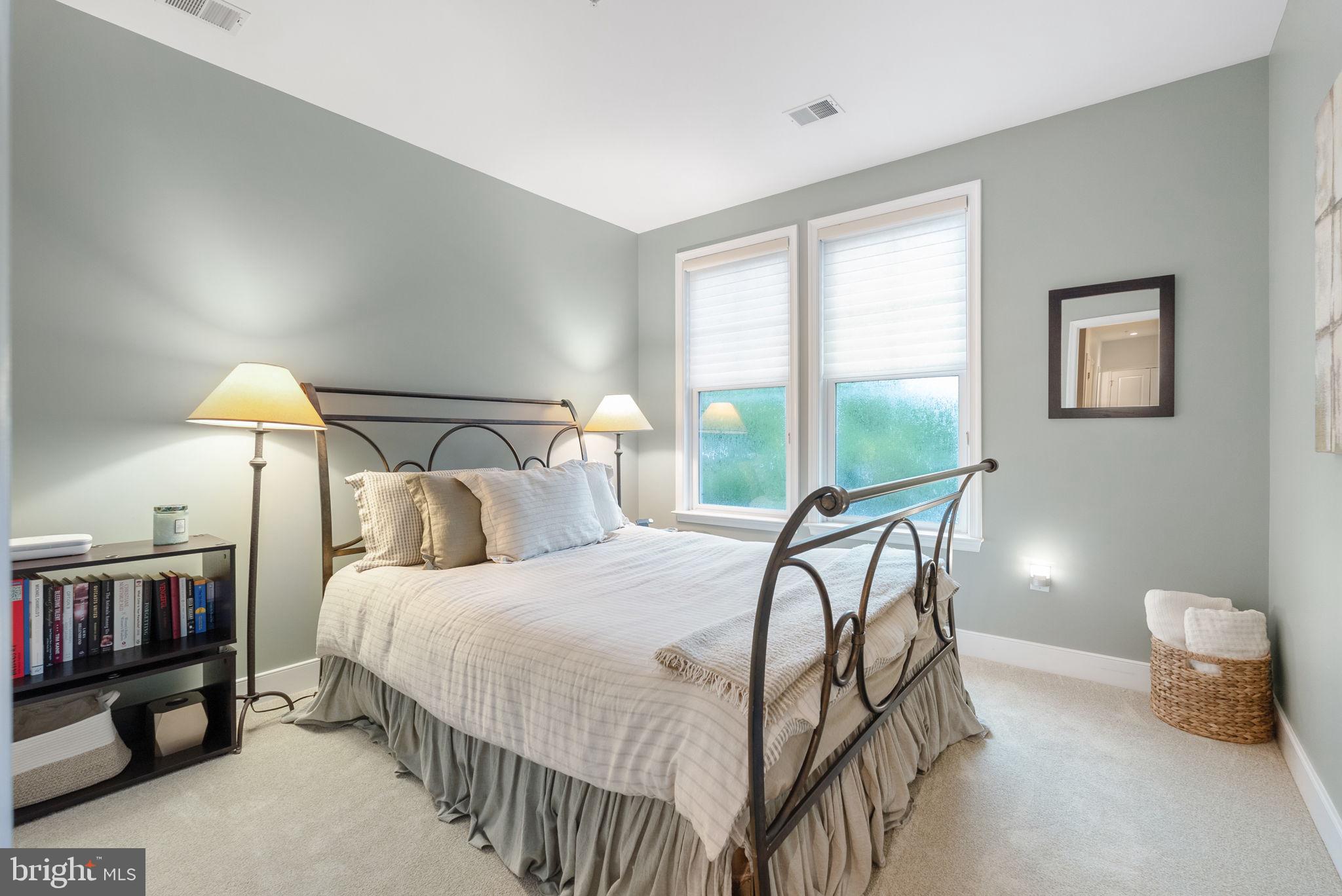 1418 North Rhodes Street, Unit B423 Arlington, VA 22209 - Photo 19 of 36 Spacious second bedroom