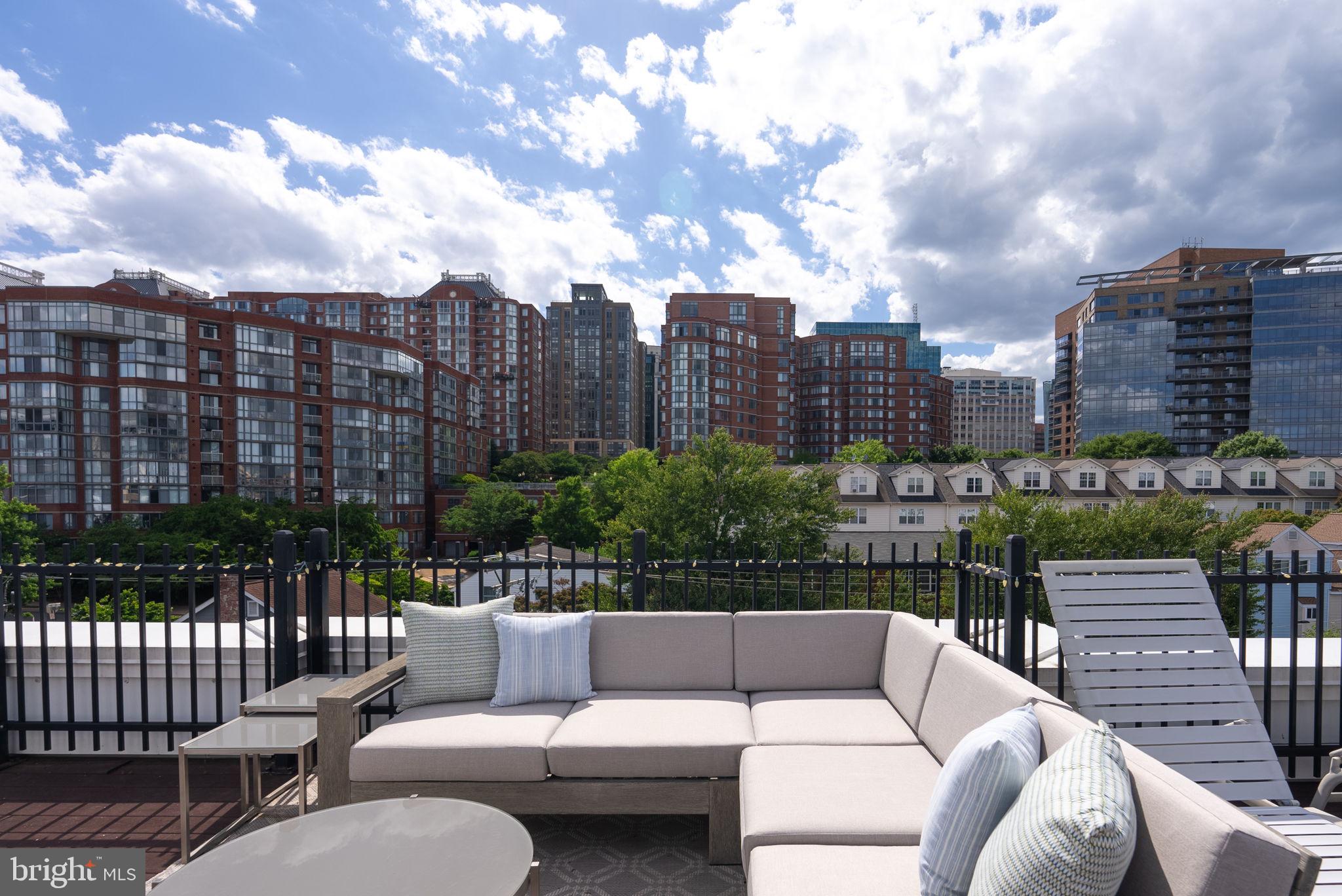 1418 North Rhodes Street, Unit B423 Arlington, VA 22209 - Photo 25 of 36 Lounge with friends