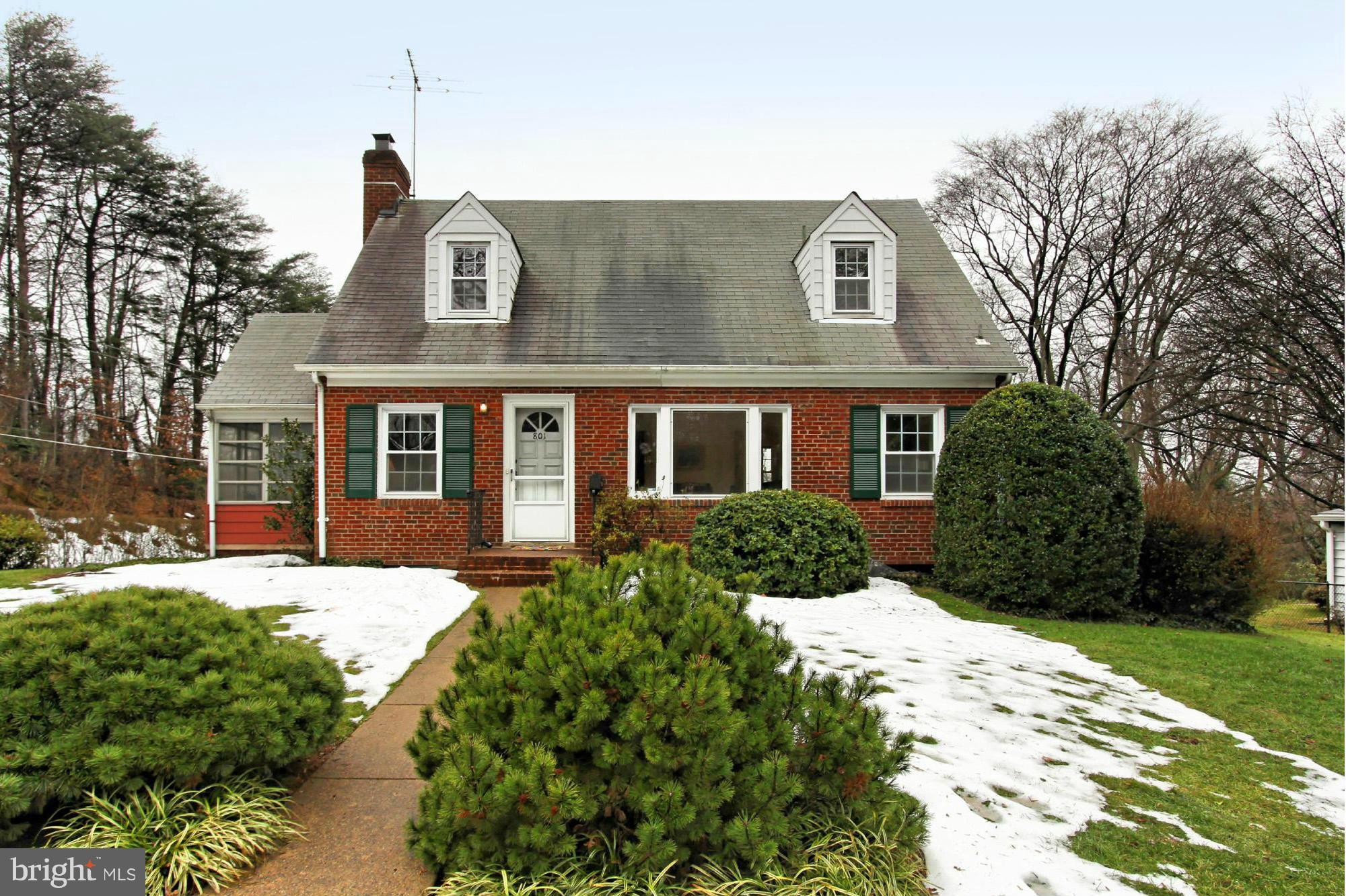 801 Ridge Place Falls Church, VA 22046 - Photo 1 of 30 Exterior Main