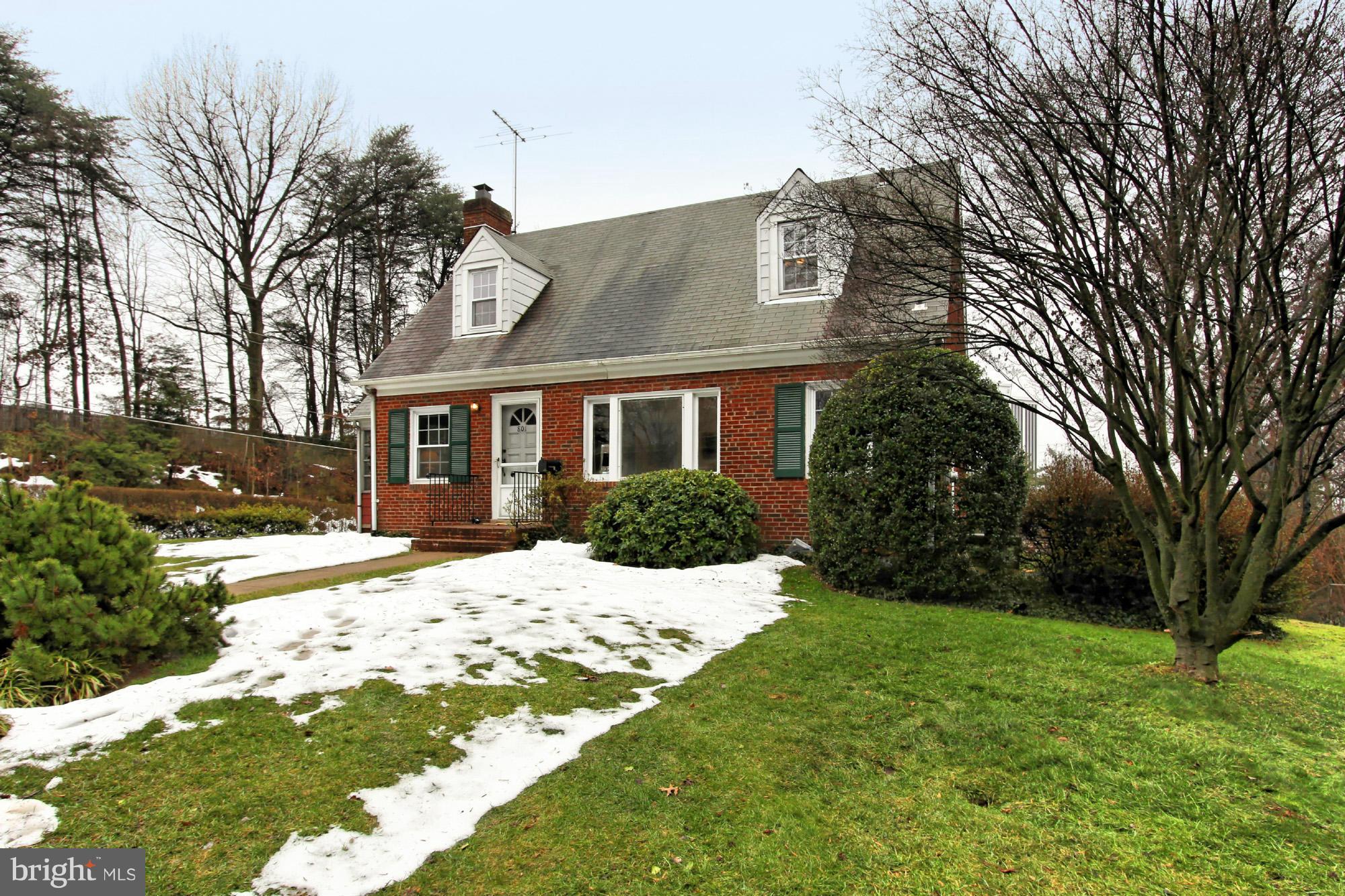 801 Ridge Place Falls Church, VA 22046 - Photo 2 of 30 Exterior (Front)