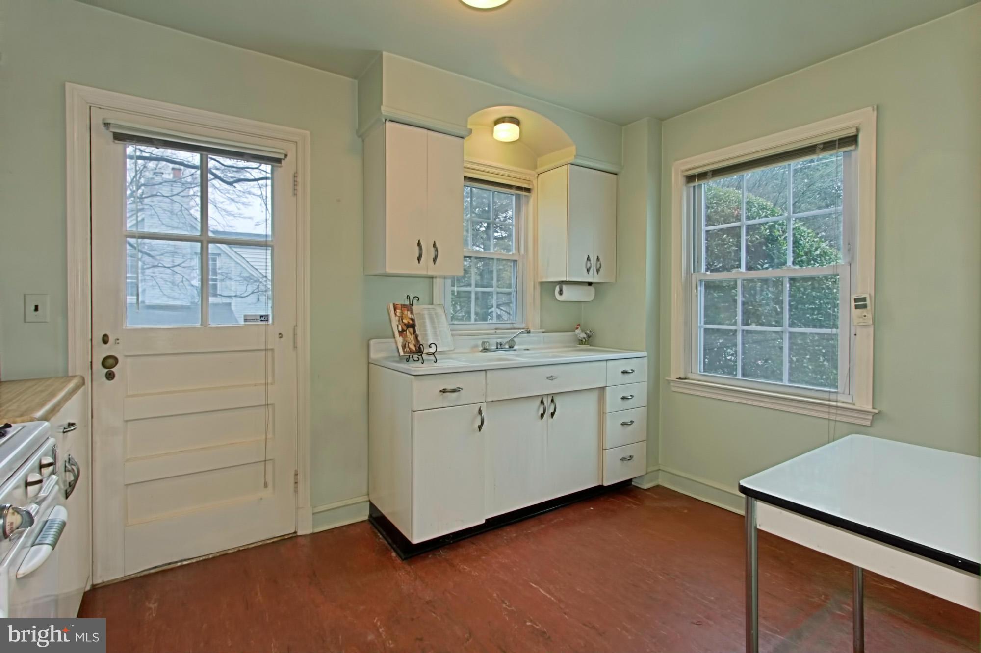 801 Ridge Place Falls Church, VA 22046 - Photo 14 of 30 Kitchen