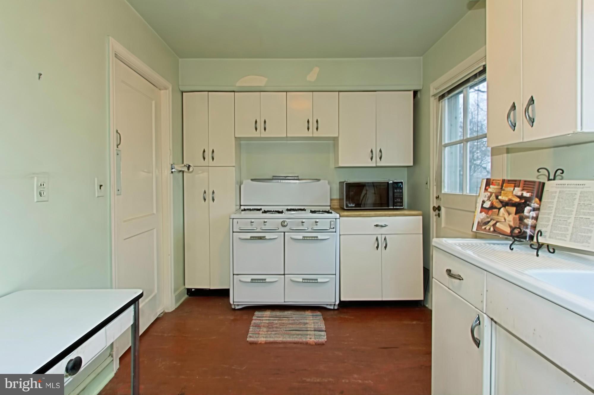 801 Ridge Place Falls Church, VA 22046 - Photo 16 of 30 Kitchen