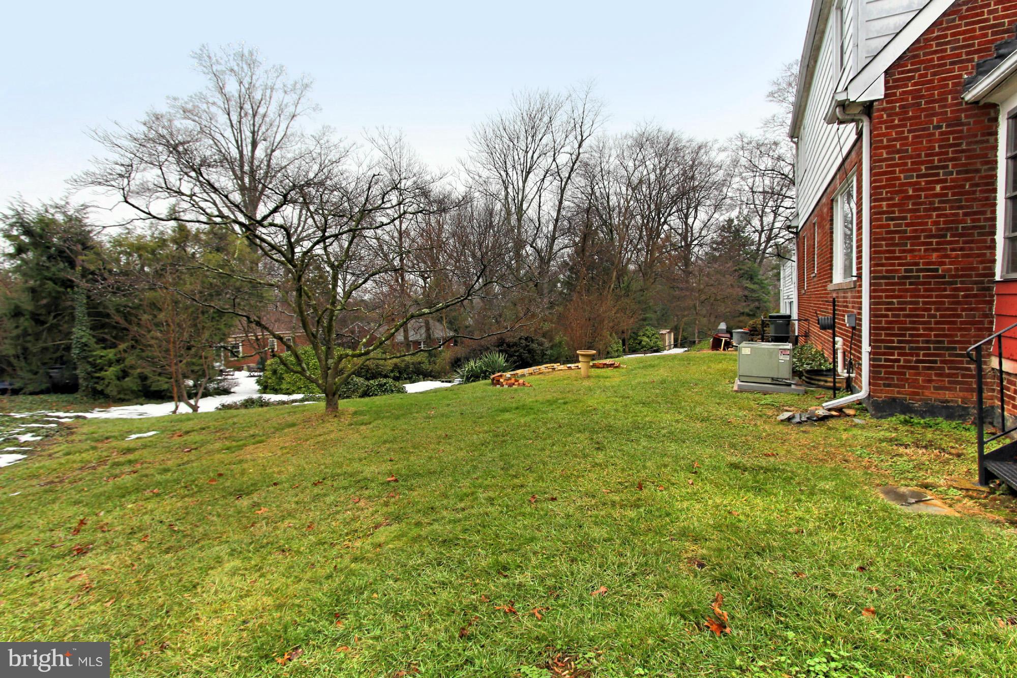 801 Ridge Place Falls Church, VA 22046 - Photo 26 of 30 Exterior (Rear)