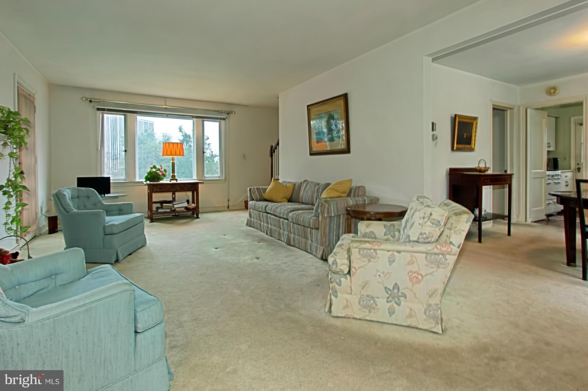 801 Ridge Place Falls Church, VA 22046 - Photo 5 of 30 Living Room
