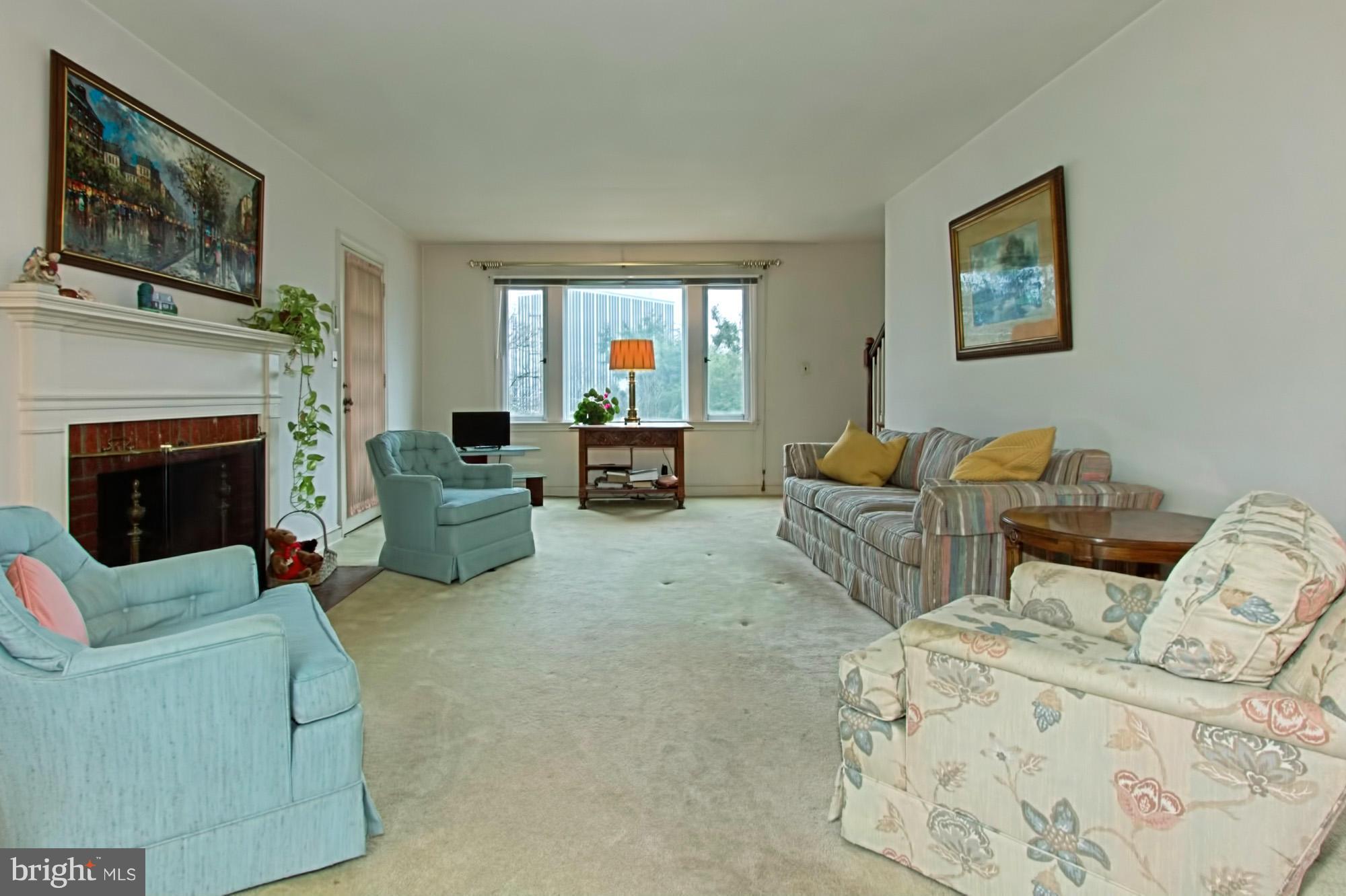 801 Ridge Place Falls Church, VA 22046 - Photo 6 of 30 Living Room
