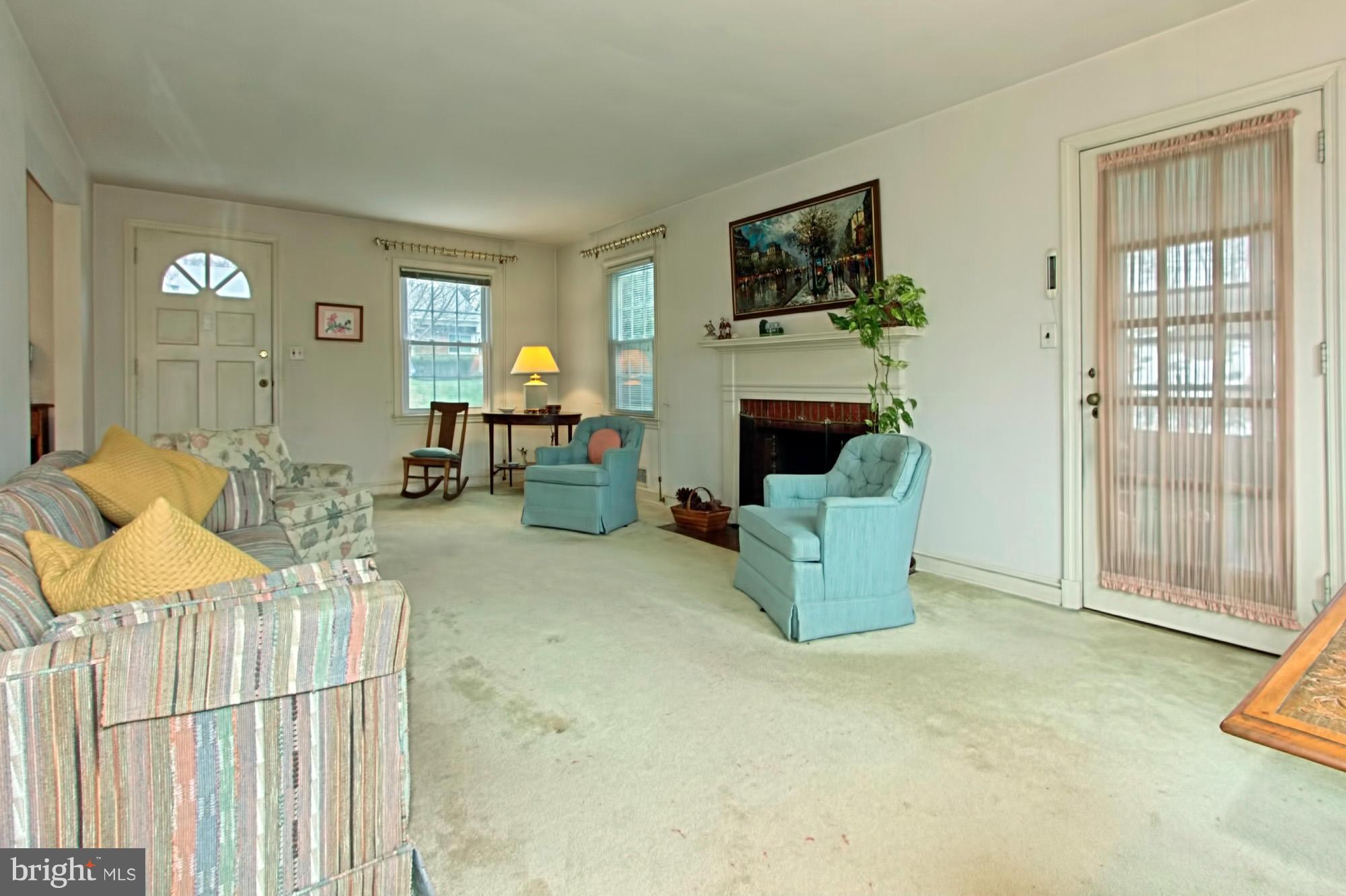 801 Ridge Place Falls Church, VA 22046 - Photo 7 of 30 Living Room