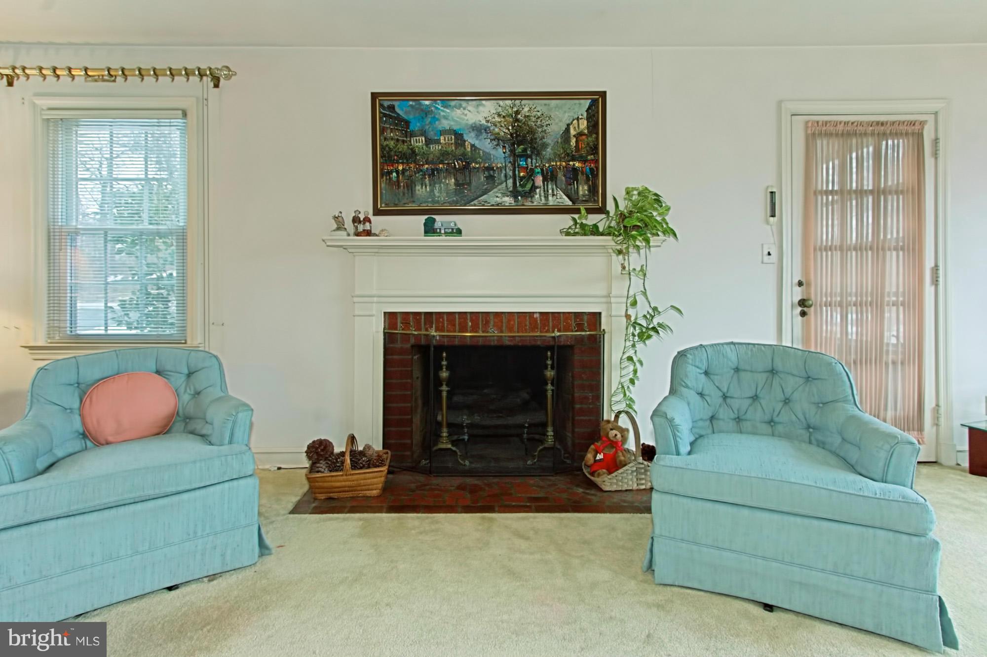 801 Ridge Place Falls Church, VA 22046 - Photo 9 of 30 Living Room