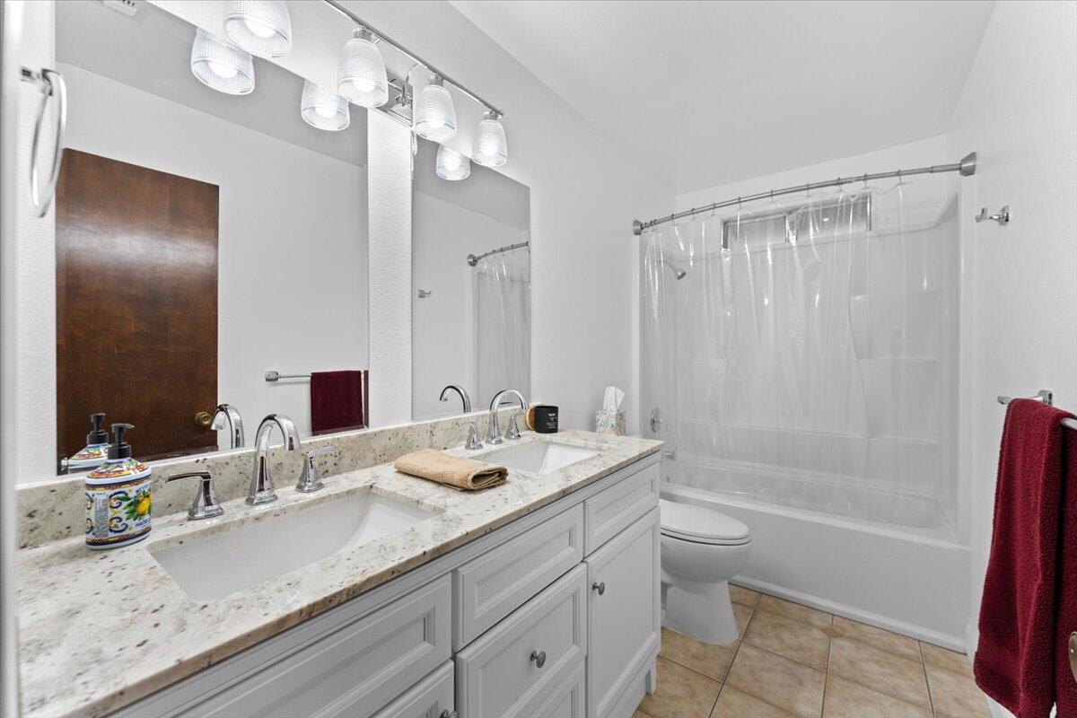 5210 Balls Ferry Road Anderson, CA 96007 - Photo 19 of 68 Guest bath