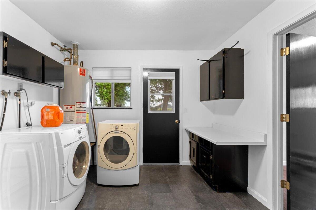 5210 Balls Ferry Road Anderson, CA 96007 - Photo 23 of 68 a utility room with sink dryer and washer