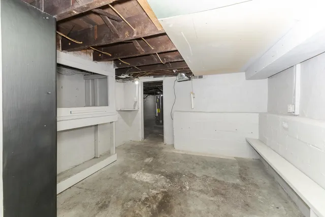 a view of utility room