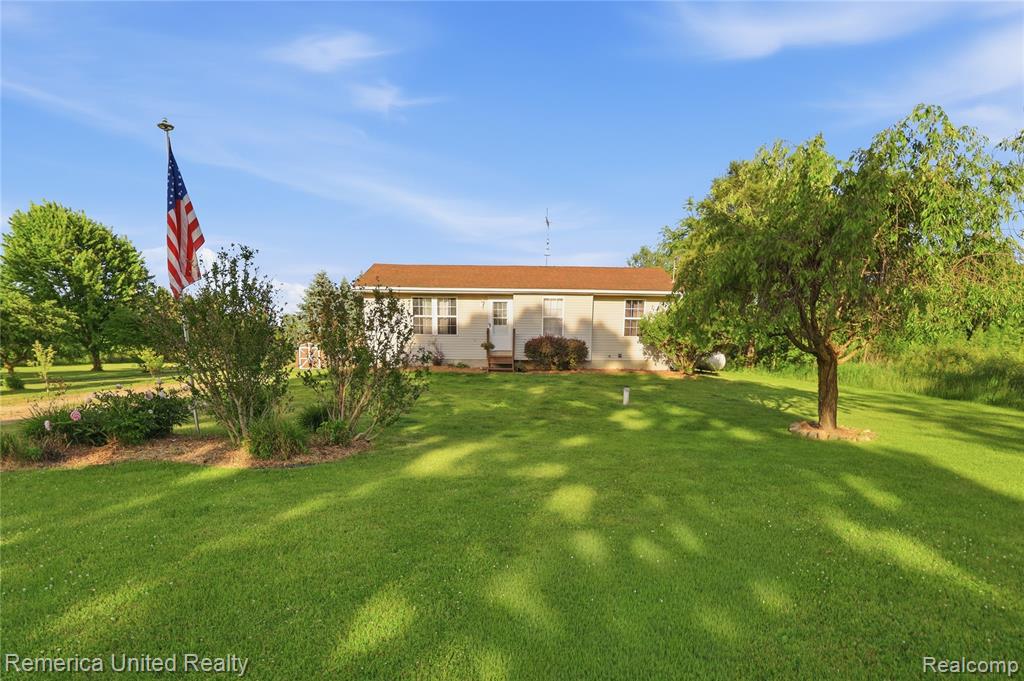 15489 Bird Road Linden, MI 48451 - Photo 4 of 42